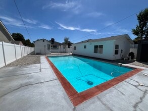 14313 Collins St in Van Nuys, CA - Building Photo - Building Photo