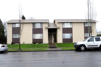 1903 10th St in Springfield, OR - Foto de edificio - Building Photo