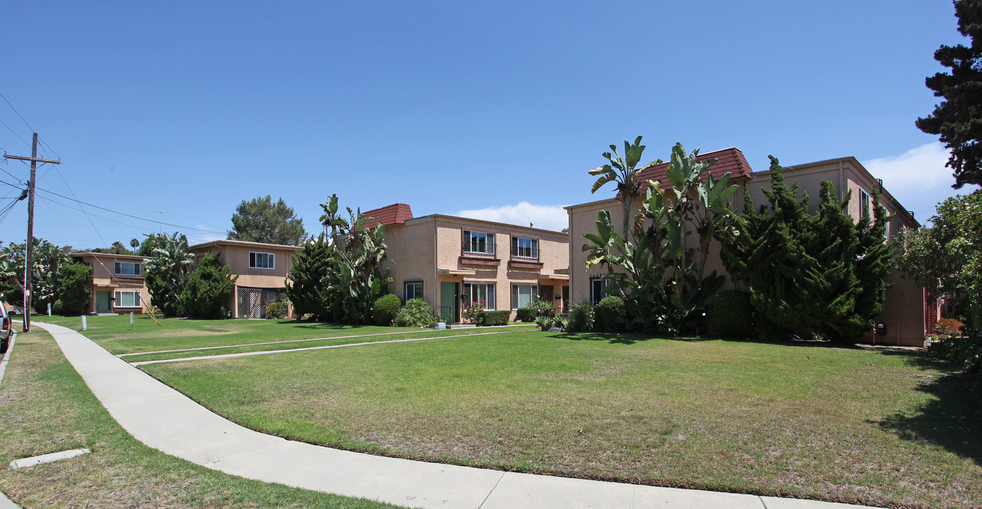 Apache Village Apartments in San Diego, CA - Building Photo