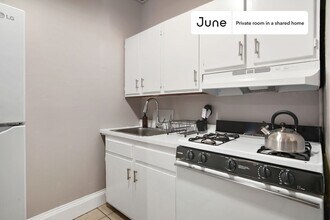 Room in Shared 4 bed/1 bath home, Unit C in Boston, MA - Foto de edificio - Building Photo
