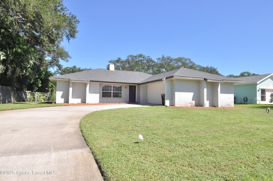 495 Nina Rd NE in Palm Bay, FL - Building Photo