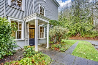 2213 NE Victorian Ln in Bainbridge Island, WA - Building Photo - Building Photo