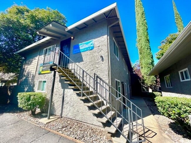 **Pre-Leasing For Summer 2026** Newly Remodeled Unit 3 Bedroom Units