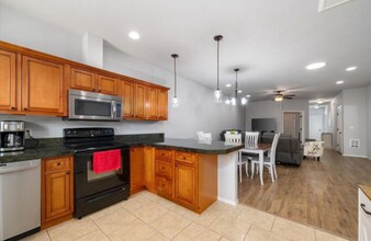 4215 W 2nd Ave in Kennewick, WA - Building Photo - Building Photo