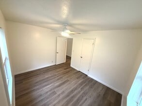 429 SE 11th St in Newton, KS - Building Photo - Building Photo