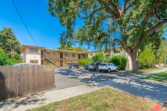 401 E St in Davis, CA - Building Photo - Primary Photo