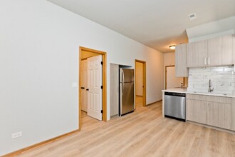 1547 W Augusta Blvd in Chicago, IL - Building Photo - Building Photo