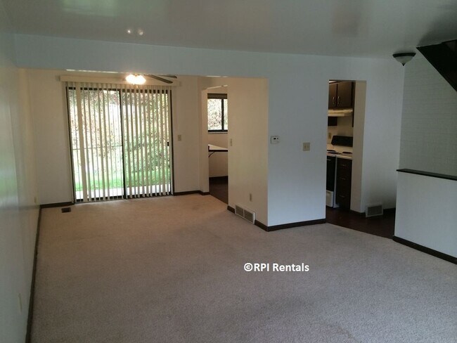 774 Locust Ridge Dr in Pittsburgh, PA - Building Photo - Building Photo