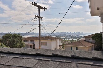 2110 Evergreen St in San Diego, CA - Building Photo - Building Photo