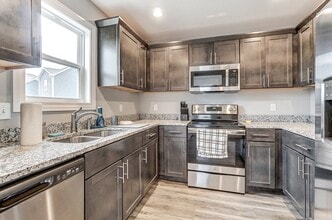 Ledgestone Townhomes in Fort Wayne, IN - Building Photo - Building Photo