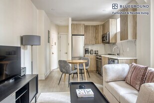 138 E 38th St in New York, NY - Building Photo