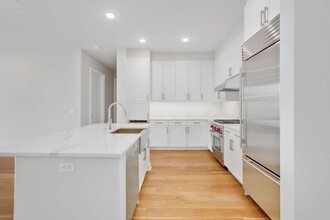 3 Somerset Ln in Edgewater, NJ - Building Photo - Building Photo
