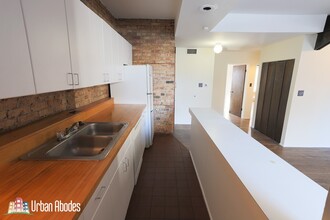 3015 N Broadway St, Unit M03B in Chicago, IL - Building Photo - Building Photo