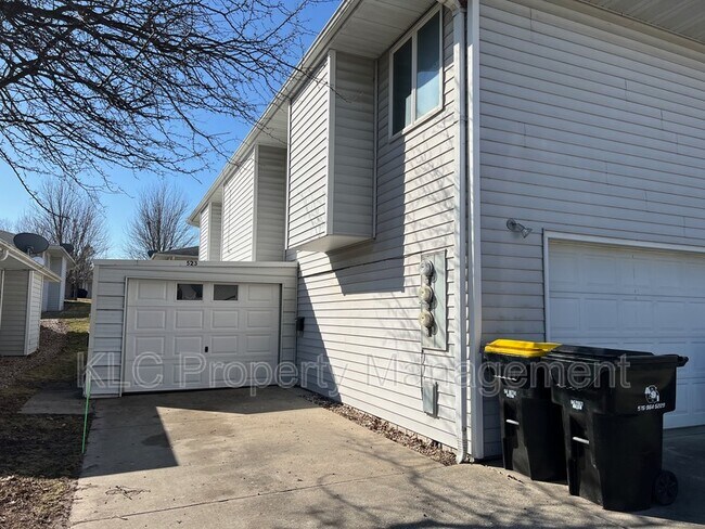 523 S 11th St in Adel, IA - Building Photo - Building Photo