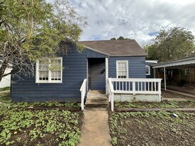 1908 22nd St in Lubbock, TX - Building Photo