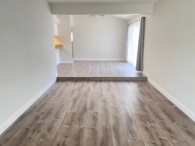 1052 Clinton Rd in Sacramento, CA - Building Photo - Building Photo