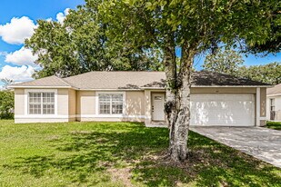 103 Montclair Way in Kissimmee, FL - Building Photo