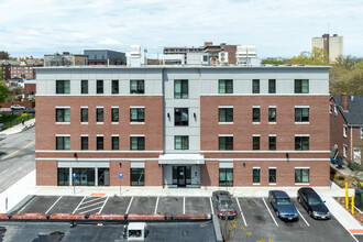 555 Merrimack St in Lowell, MA - Foto de edificio - Building Photo