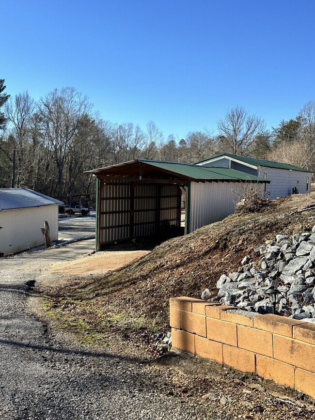 4148 Smokey Creek Rd in Lenoir, NC - Building Photo - Building Photo