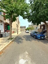 1520 S Myrtlewood St in Philadelphia, PA - Building Photo - Building Photo
