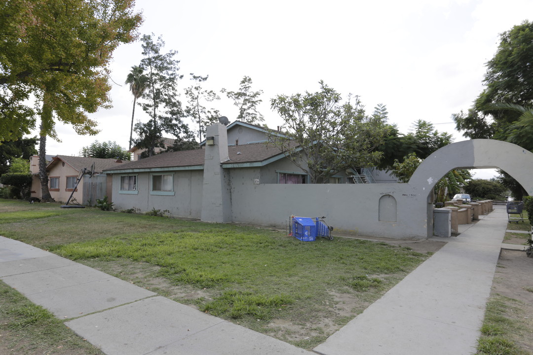 816 E Balsam Ave in Anaheim, CA - Building Photo