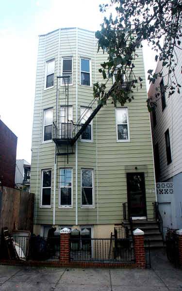 782 Morris Park Ave in Bronx, NY - Building Photo