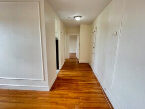 2009 Commonwealth Ave in Boston, MA - Building Photo - Building Photo