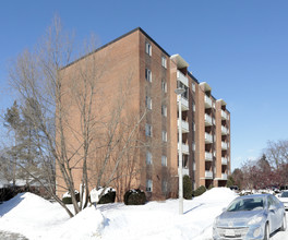 Sharon Garden Suites in Guelph, ON - Building Photo - Building Photo