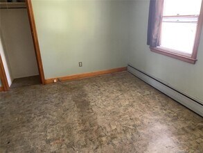 8 Burnham St-Unit -3B in Plymouth, CT - Building Photo - Building Photo