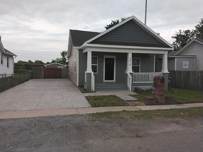 property at 2616 Lochaven Blvd