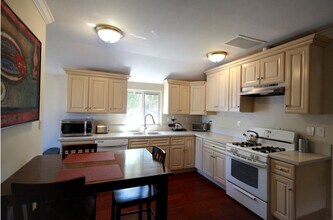 153 E Villa St, Unit Top Floor in Pasadena, CA - Building Photo - Building Photo
