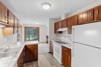 9774 Dorset Ln in Eden Prairie, MN - Building Photo - Building Photo