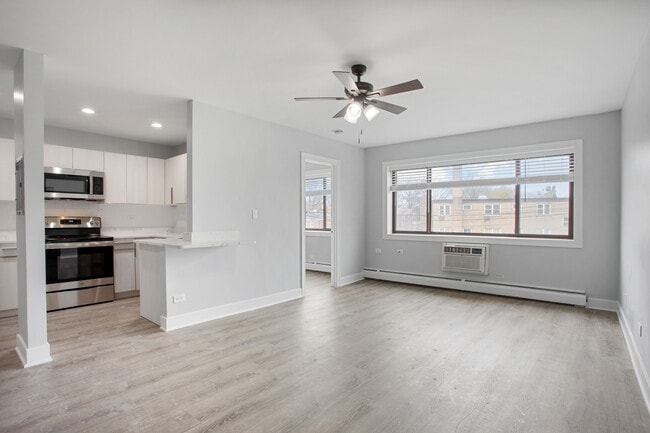 6826 N Ridge Blvd in Chicago, IL - Building Photo - Building Photo