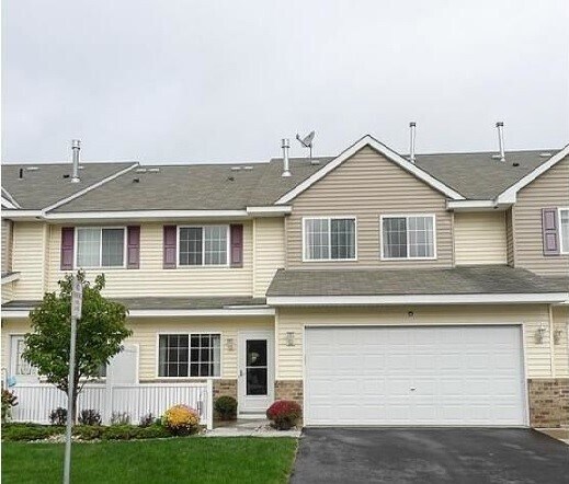 3553 Sterling Heights Dr in River Falls, WI - Foto de edificio