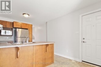 393 Chapman Mills Dr in Ottawa, ON - Building Photo - Building Photo