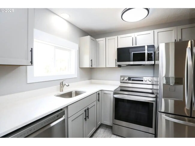 4691 Royal Ave in Eugene, OR - Building Photo - Building Photo