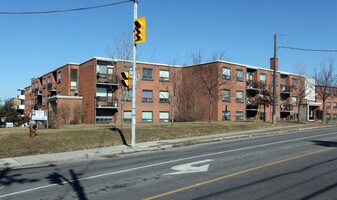 2595 Keele St in Toronto, ON - Building Photo