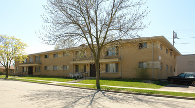 2300 Jacato Dr in Racine, WI - Building Photo - Building Photo