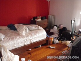 1905 Beacon St, Unit 3F in Brookline, MA - Building Photo