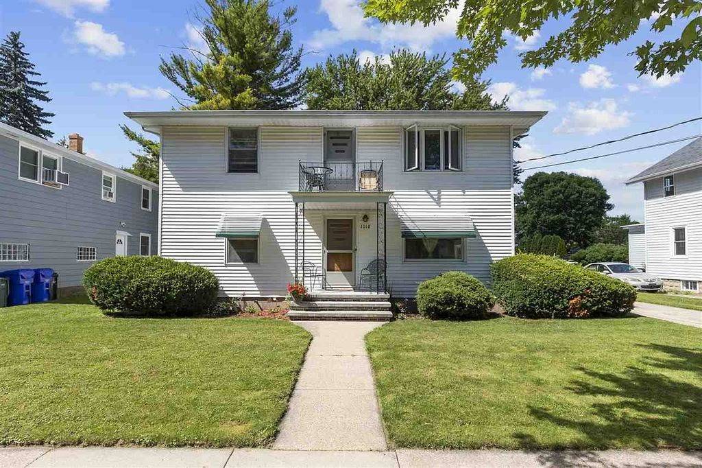 1018 W Lorain St, Unit Lower in Appleton, WI - Building Photo