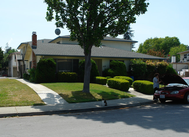 554 Firloch Avenue in Sunnyvale, CA - Foto de edificio - Building Photo