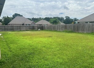 101 Garden Oaks Ave in Youngsville, LA - Building Photo - Building Photo