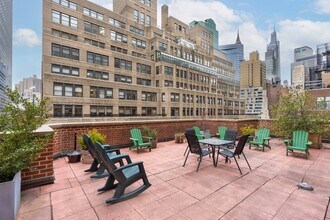 321 E 45th St in New York, NY - Building Photo - Building Photo