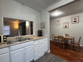 2259 Potomac Ave, Unit Lower furnished in Pittsburgh, PA - Foto de edificio - Building Photo