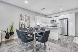 Bella Vista 2 in Winnipeg, MB - Building Photo - Building Photo