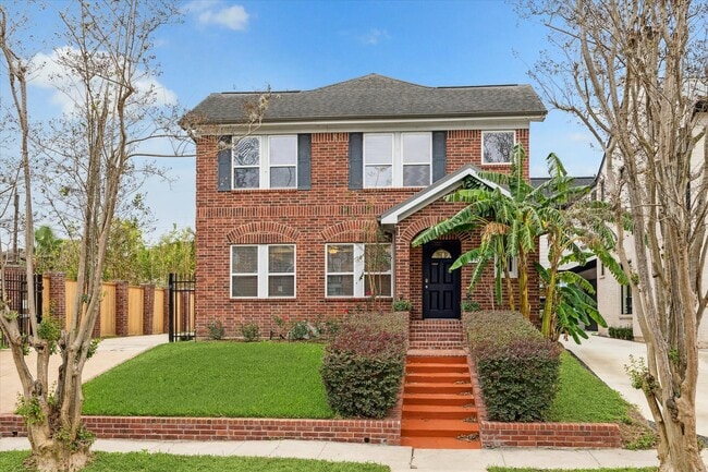 property at 1909 W Lamar St