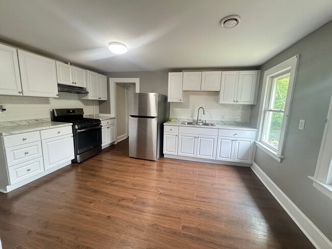 267 Sylvan Ave, Unit 3