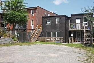 590 Main St E in Hamilton, ON - Building Photo - Building Photo