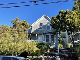 15 Stanley St in Petaluma, CA - Building Photo