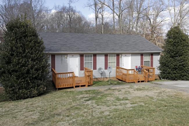 707 Peachers Dr in Clarksville, TN - Foto de edificio - Building Photo